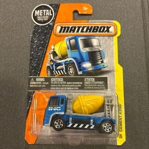 2017 Matchbox #38 Cement King™ BLUE | YELLOW | INC CONSTRUCTION damaged blister